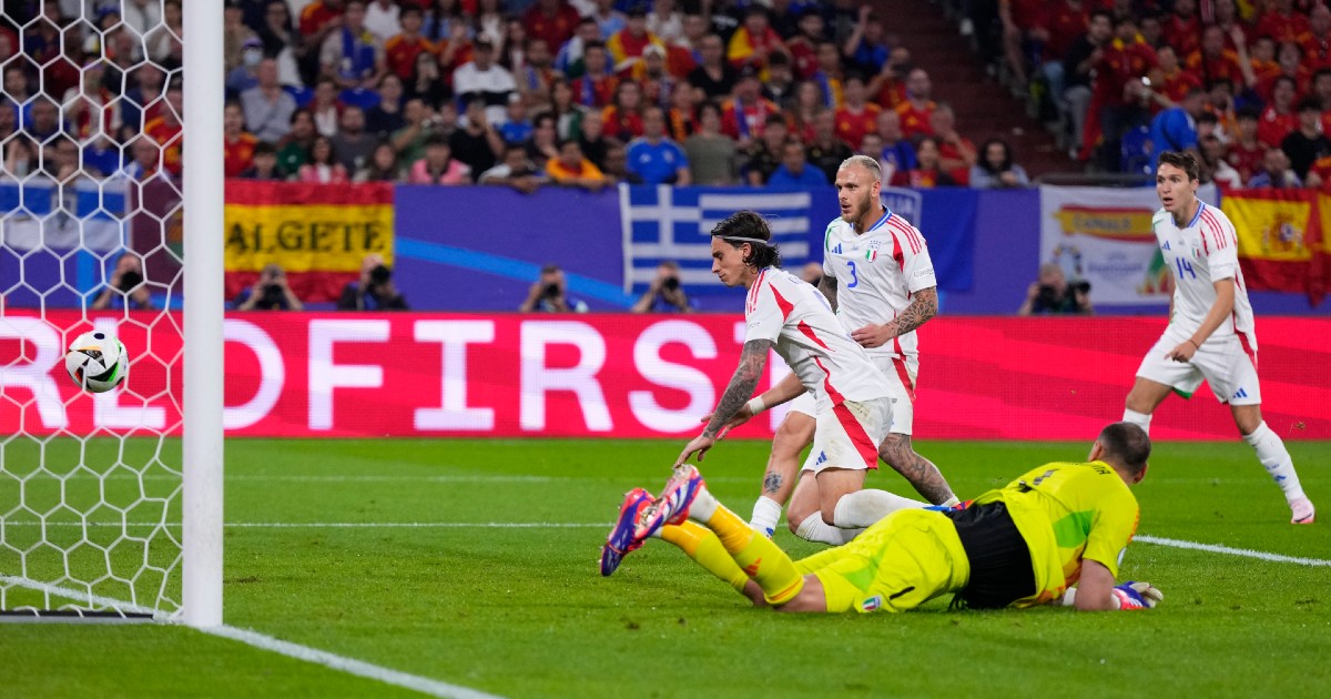 Vendaval espanhol derrota a campe da Europa: veja o golo