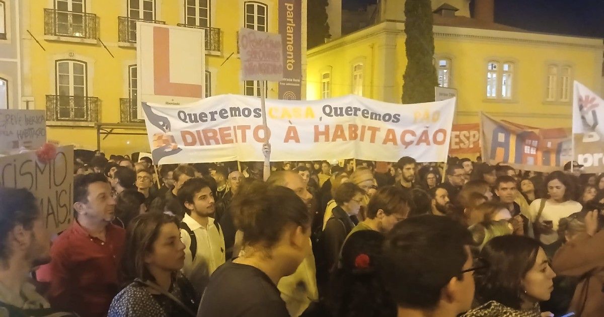 "General strike from Spain to Portugal." The appeal repeated at the demonstration near the Parliament