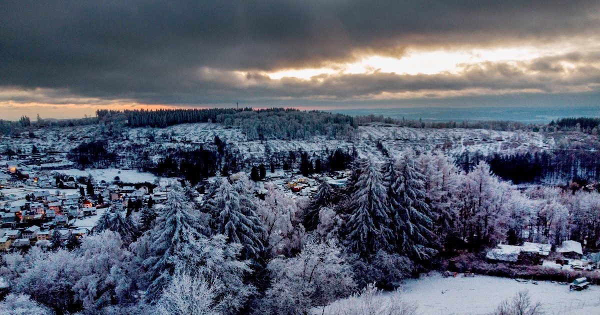 Vaga de frio na Europa: cidades cobertas de neve - SIC Notícias